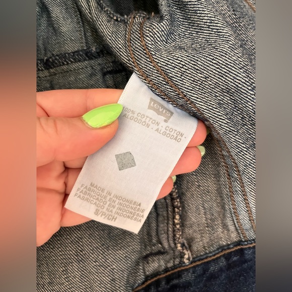 Women’s Small Distressed Levi’s Denim Blue Jean Jacket - Picture 6 of 10